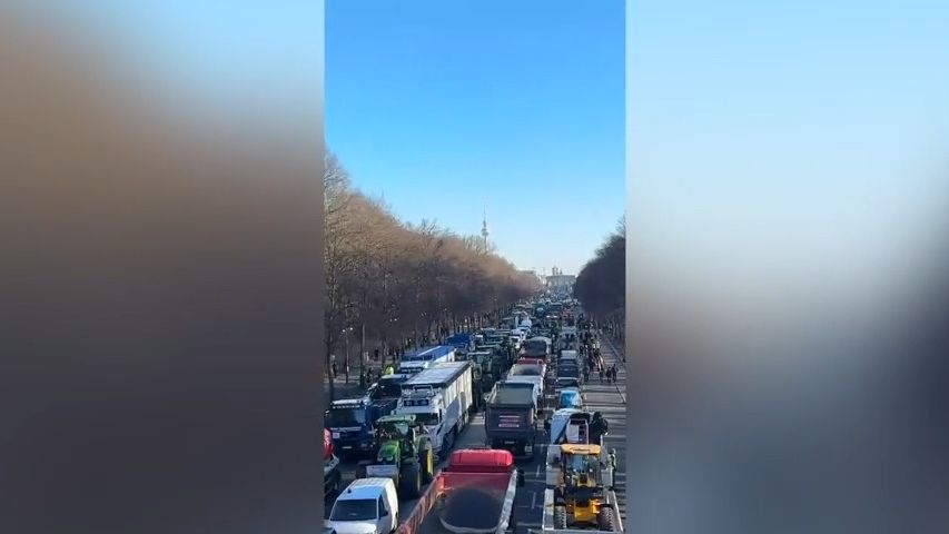 Němečtí farmáři zablokovali dálniční nájezdy, do Norimberku svolali protest